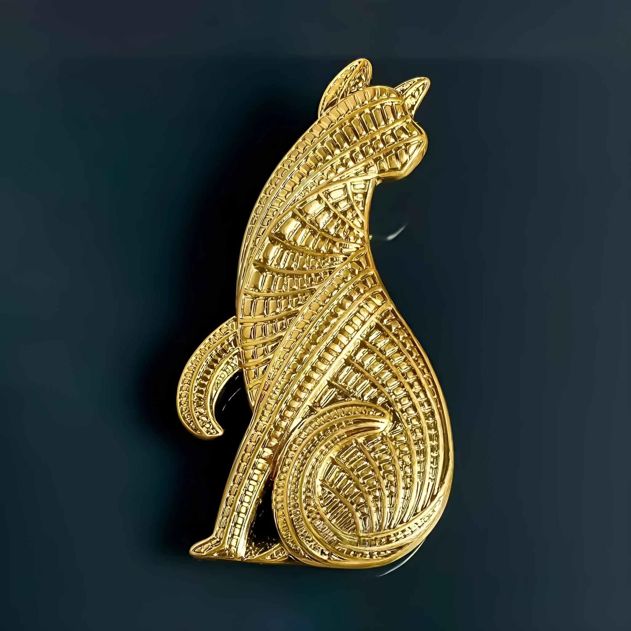 Retro alloy leopard brooch pin for women, 7.0 x 3.7 cm, Retro Gold finish, electroplated surface