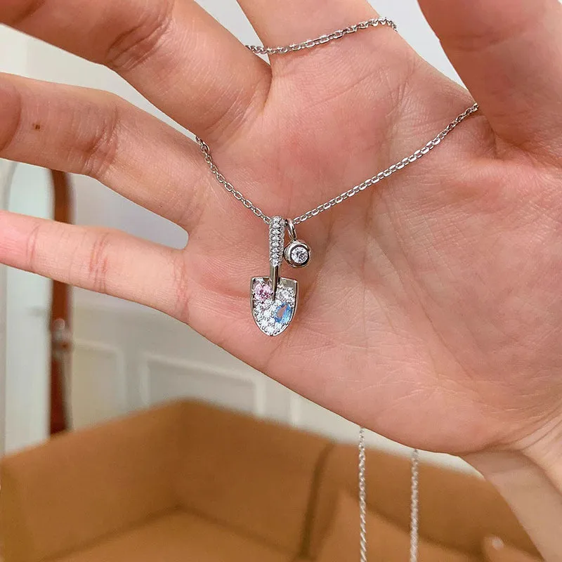 Inlaid gradient rhinestone shovel necklace on a regular chain, geometric pendant in HXL-0449 colour