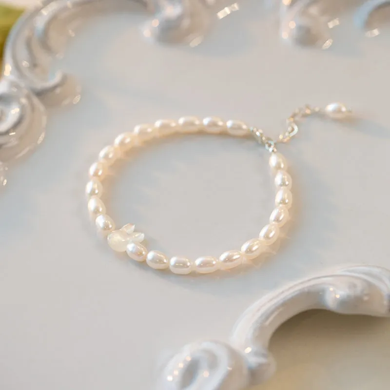 White pearl and 925 silver rabbit charm bracelet on a 16cm elastic string.
