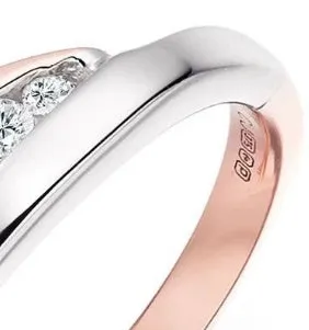 Women's simple two-tone rose gold-plated alloy ring with flower-shaped artificial gemstone inlay on white background