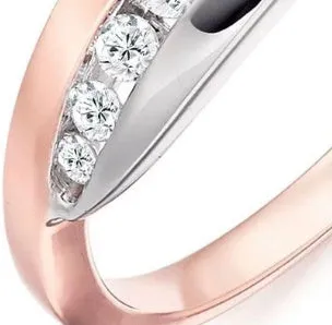 Women's simple two-tone rose gold-plated alloy ring with flower-shaped artificial gemstone inlay on white background