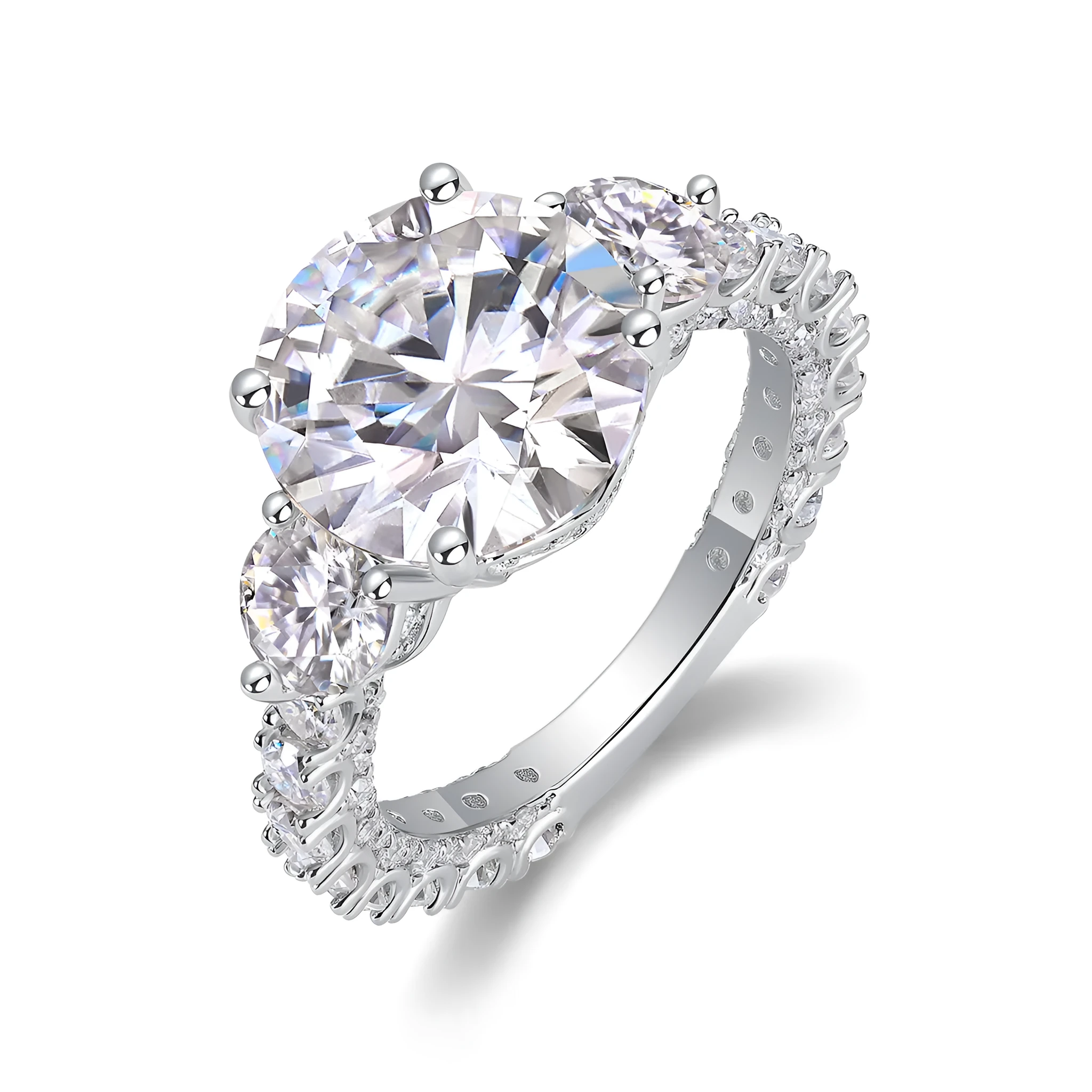 Three-diamond shining 5-carat moissanite S925 silver platinum-plated wedding ring on display in gift box