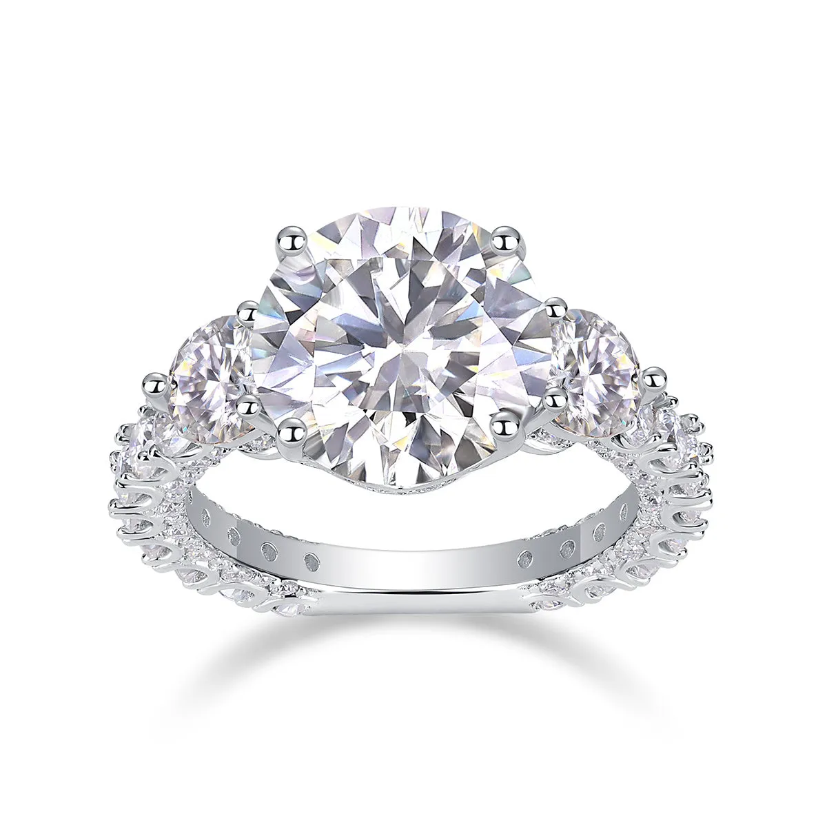 Three-diamond shining 5-carat moissanite S925 silver platinum-plated wedding ring on display in gift box