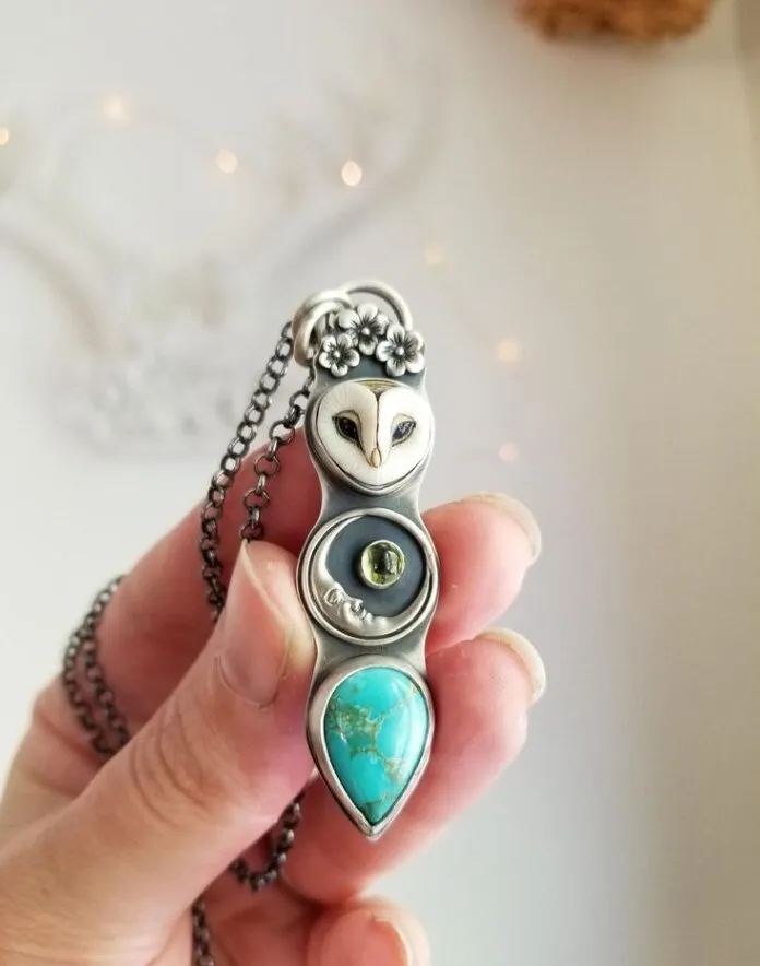 Vintage owl pendant necklace with turquoise alloy finish on zinc alloy cross chain