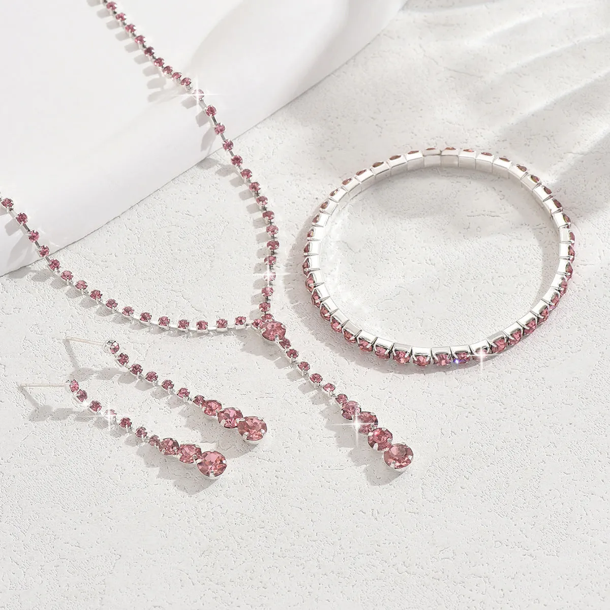 Women's bridal jewellery set with rhinestone heart pendants on snake chain