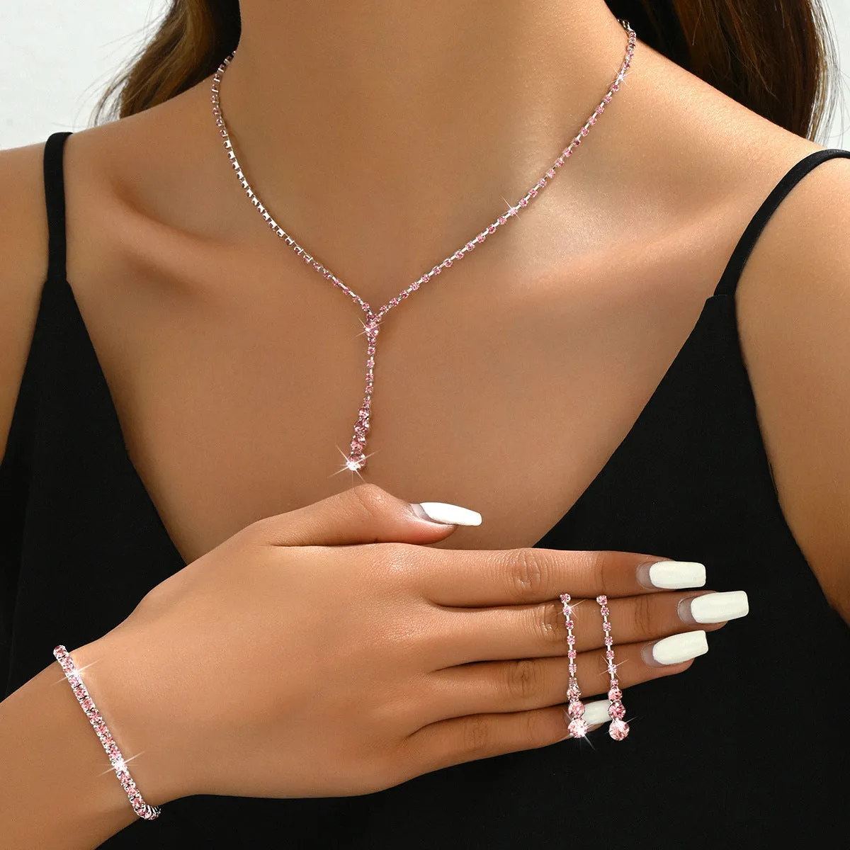 Women's bridal jewellery set with rhinestone heart pendants on snake chain
