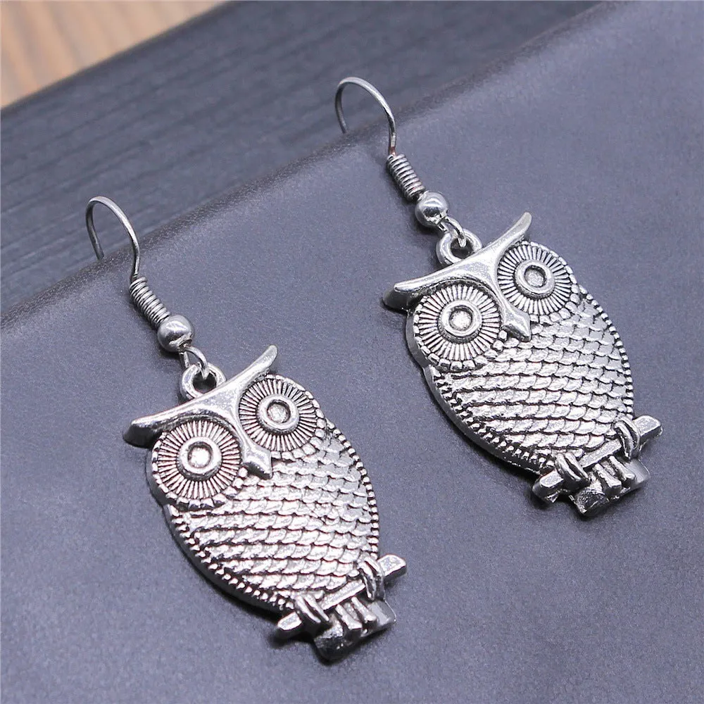 Retro minimalist handmade owl stud earrings in antique silver metal finish
