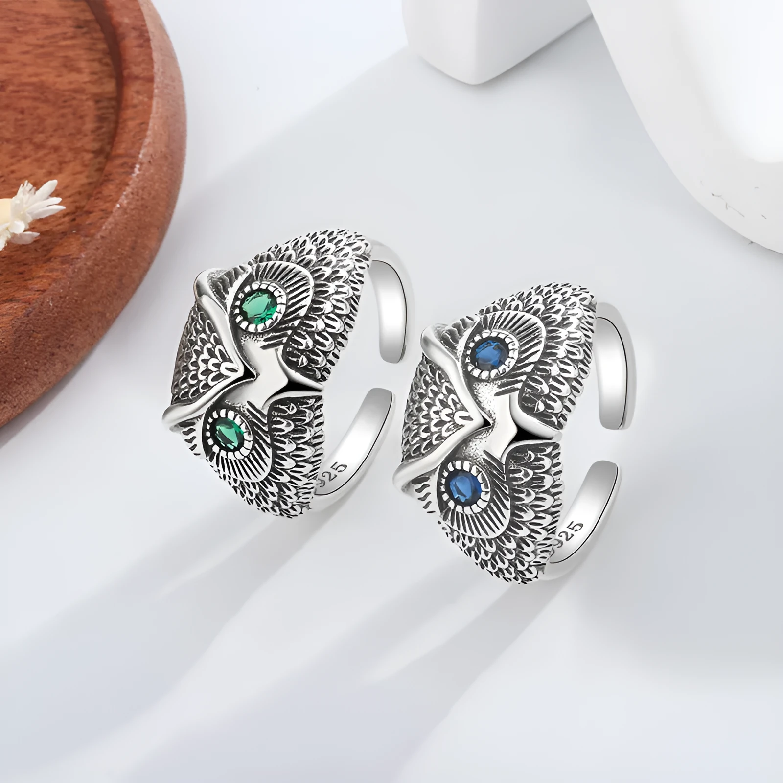 Retro vintage casual owl ring in copper with adjustable opening and blue gemstone finish