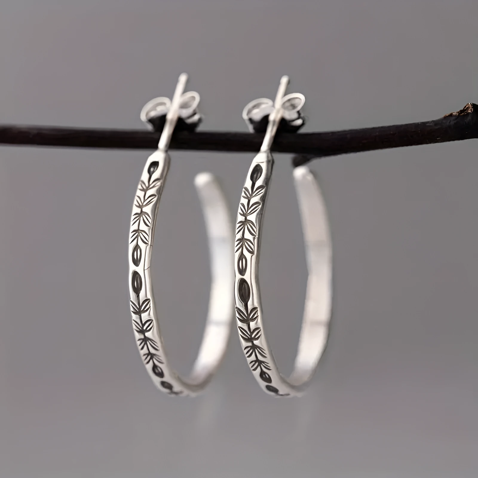 Retro botanical circle earrings in silver colour made from zinc alloy for women