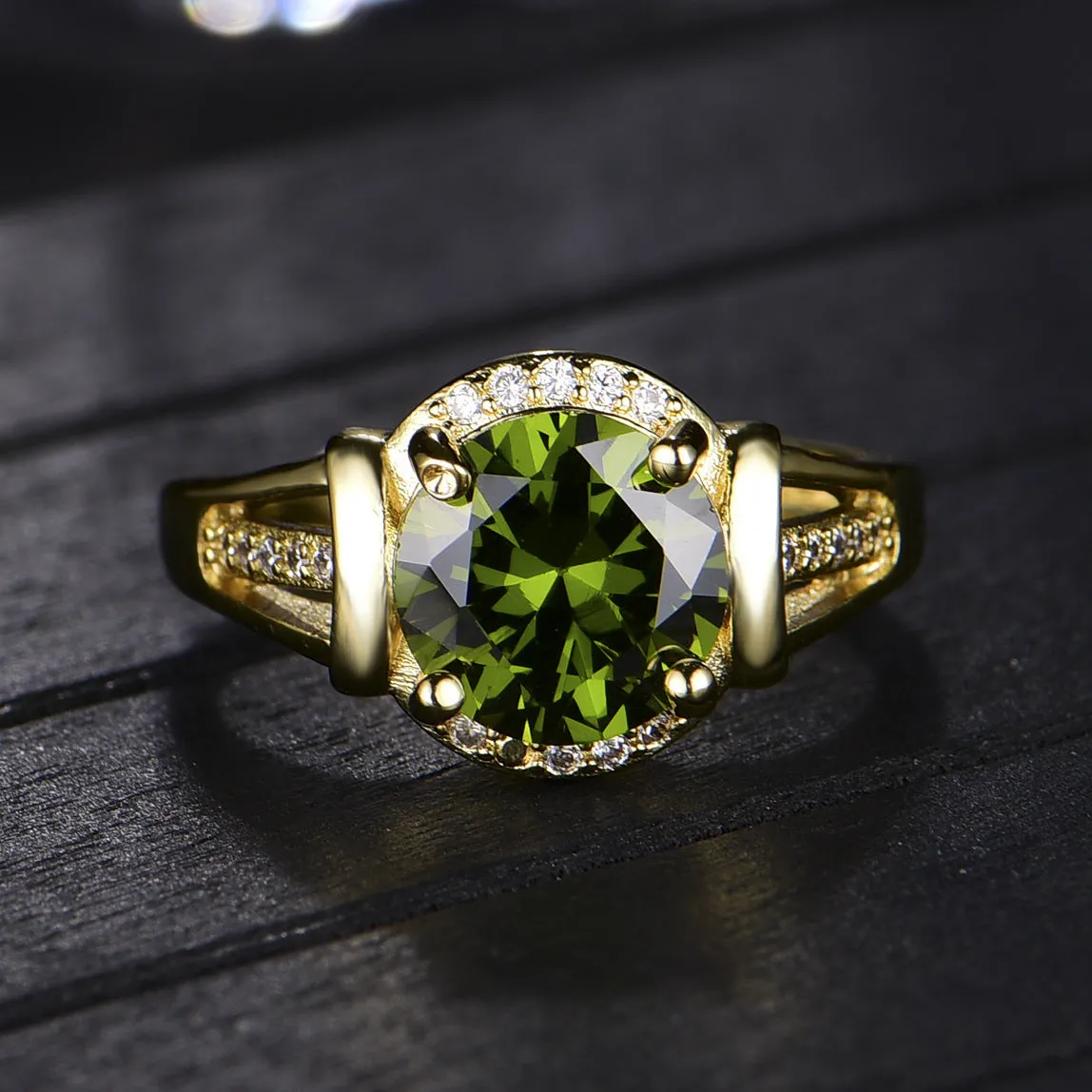 Olive green 18K gold-plated open ring with sparkling artificial gemstone, adjustable size, overlapping edges