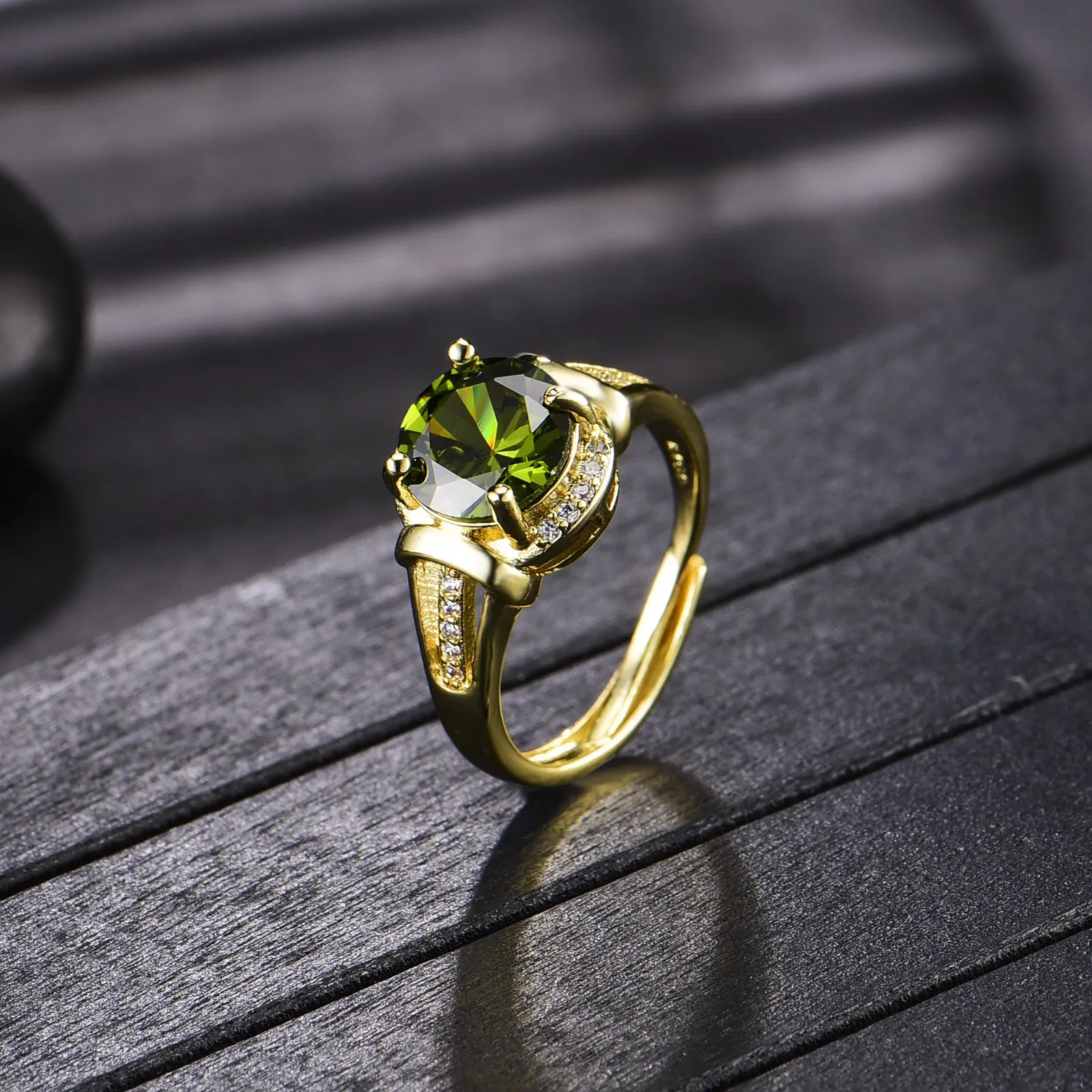 Olive green 18K gold-plated open ring with sparkling artificial gemstone, adjustable size, overlapping edges