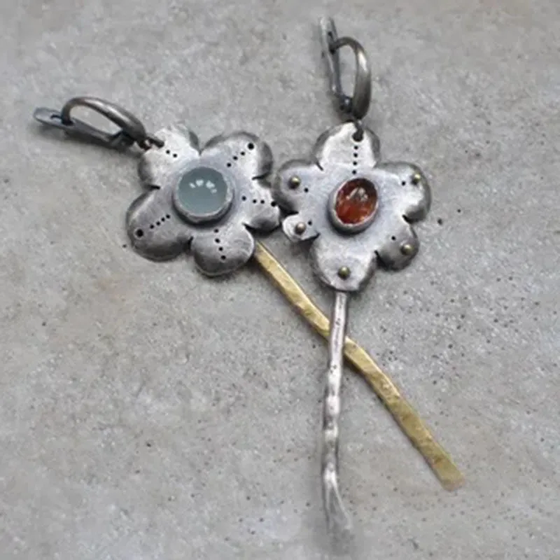 Two-tone geometric retro alloy earrings with asymmetric flower design