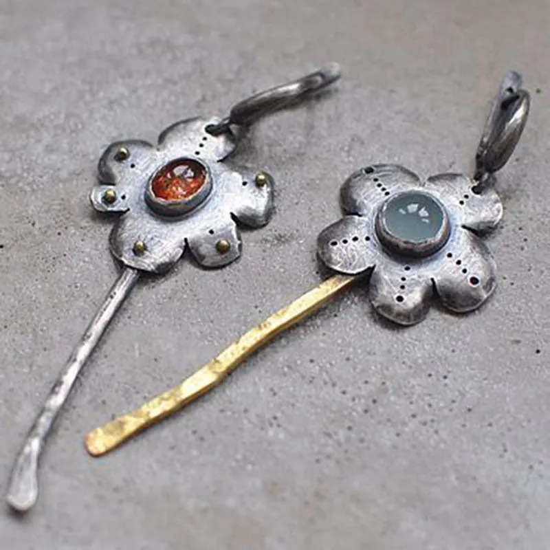 Two-tone geometric retro alloy earrings with asymmetric flower design
