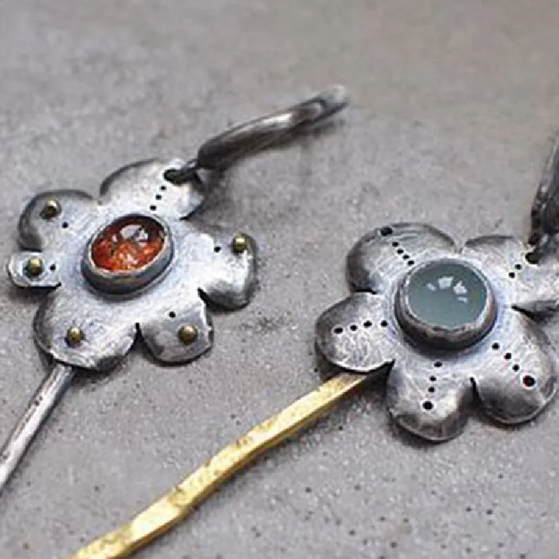 Two-tone geometric retro alloy earrings with asymmetric flower design