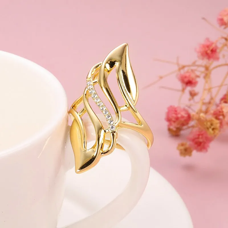 Gold-coloured copper women's ring with exaggerated curve design on finger