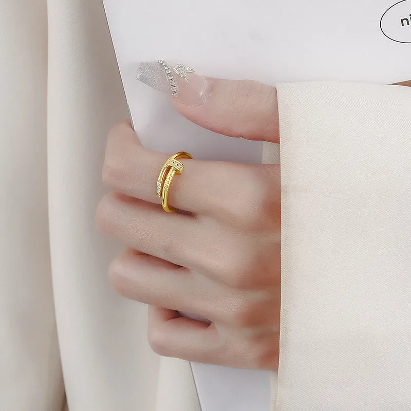 Gold geometric finger ring with natural style design for women