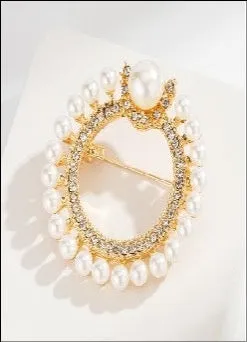 Minimalist pearl floral brooch with diamond flower detail in alloy, sweet and cool style, available in multiple colours