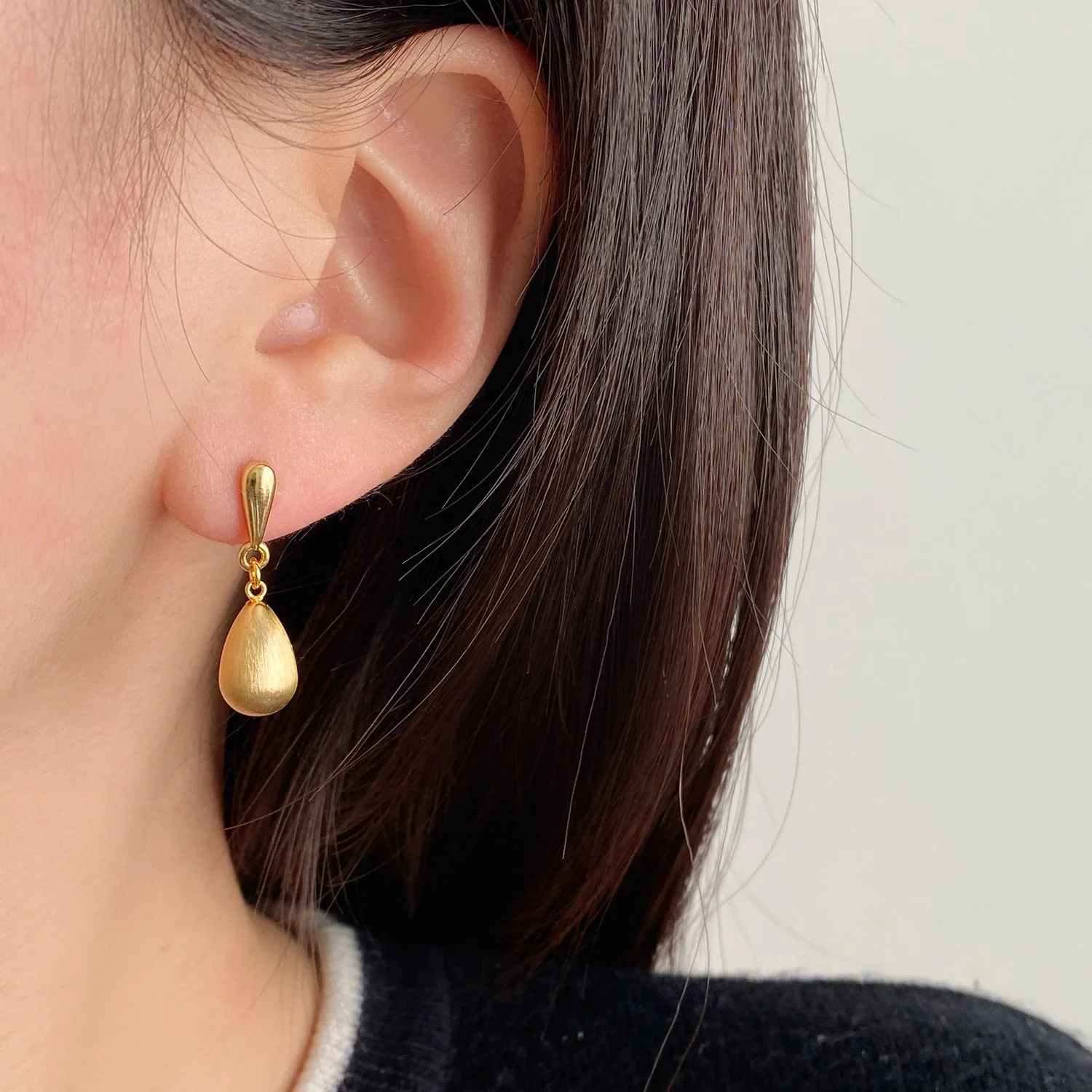 Copper teardrop drop pendant earrings in gold electroplated finish, pair of ear clips