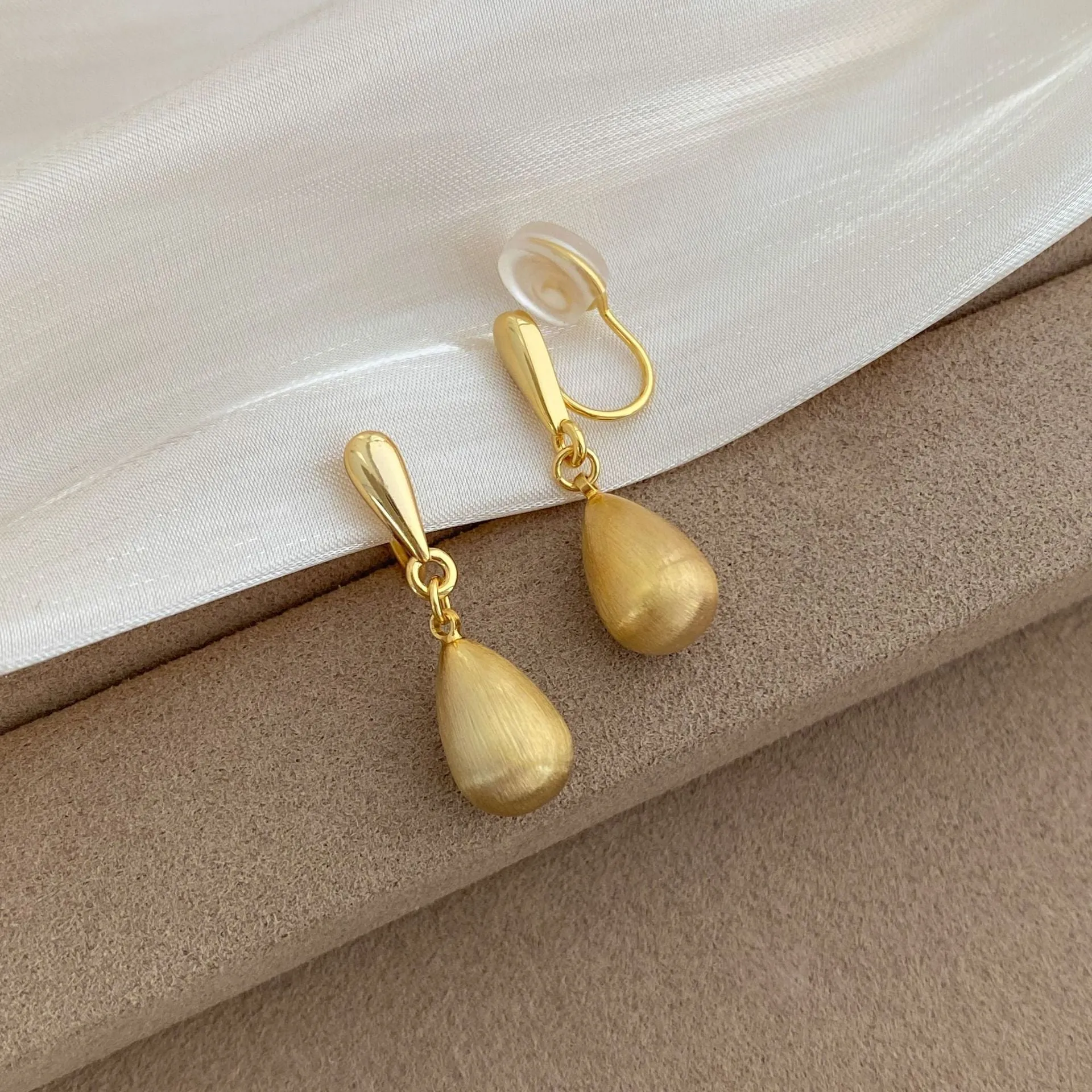 Copper teardrop drop pendant earrings in gold electroplated finish, pair of ear clips