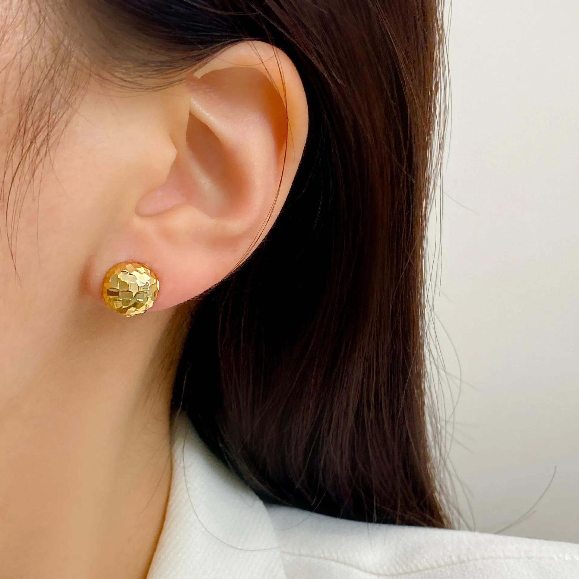 Gold copper heart shaped ear clips without ear holes on non-pierced earlobe, simple style