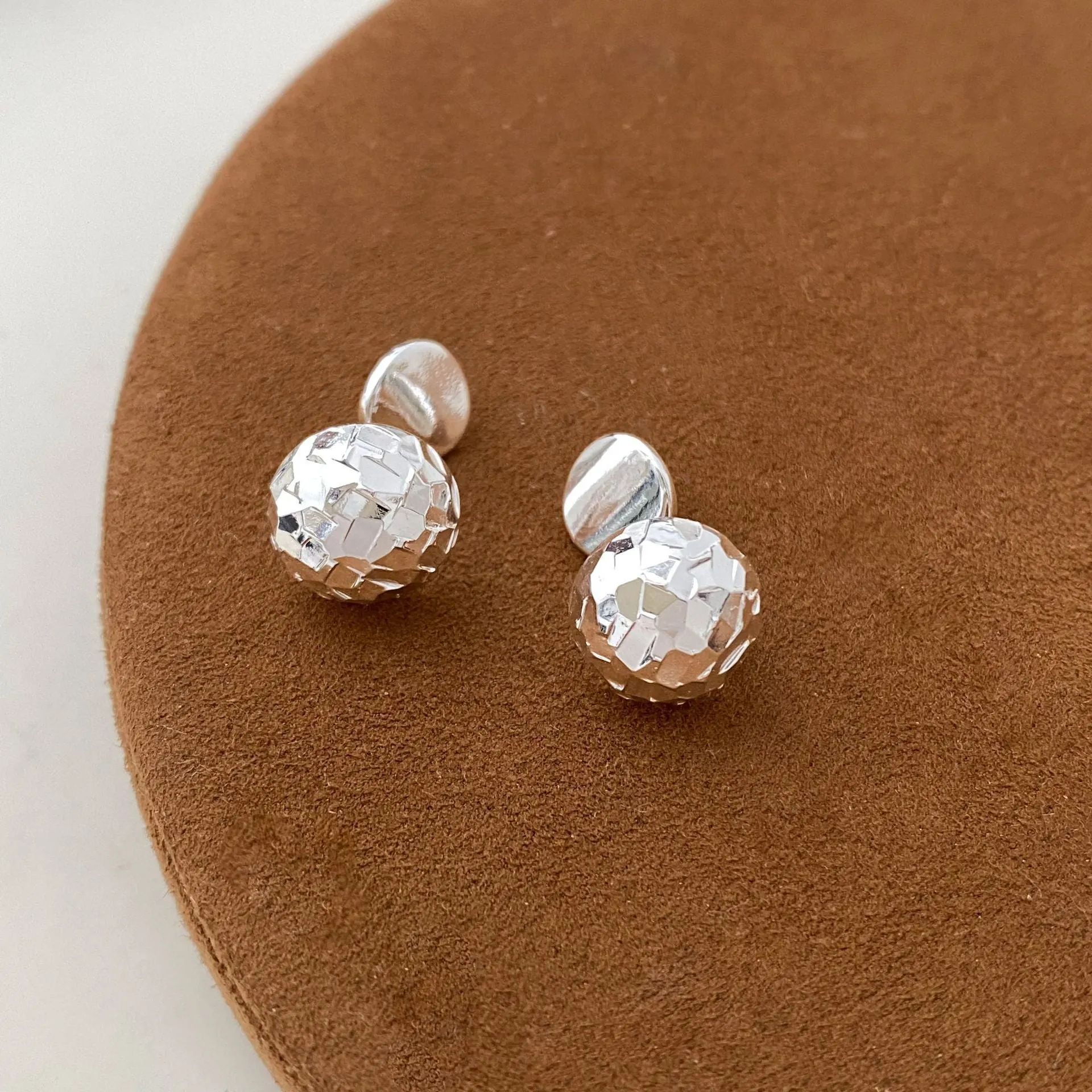 Gold copper heart shaped ear clips without ear holes on non-pierced earlobe, simple style