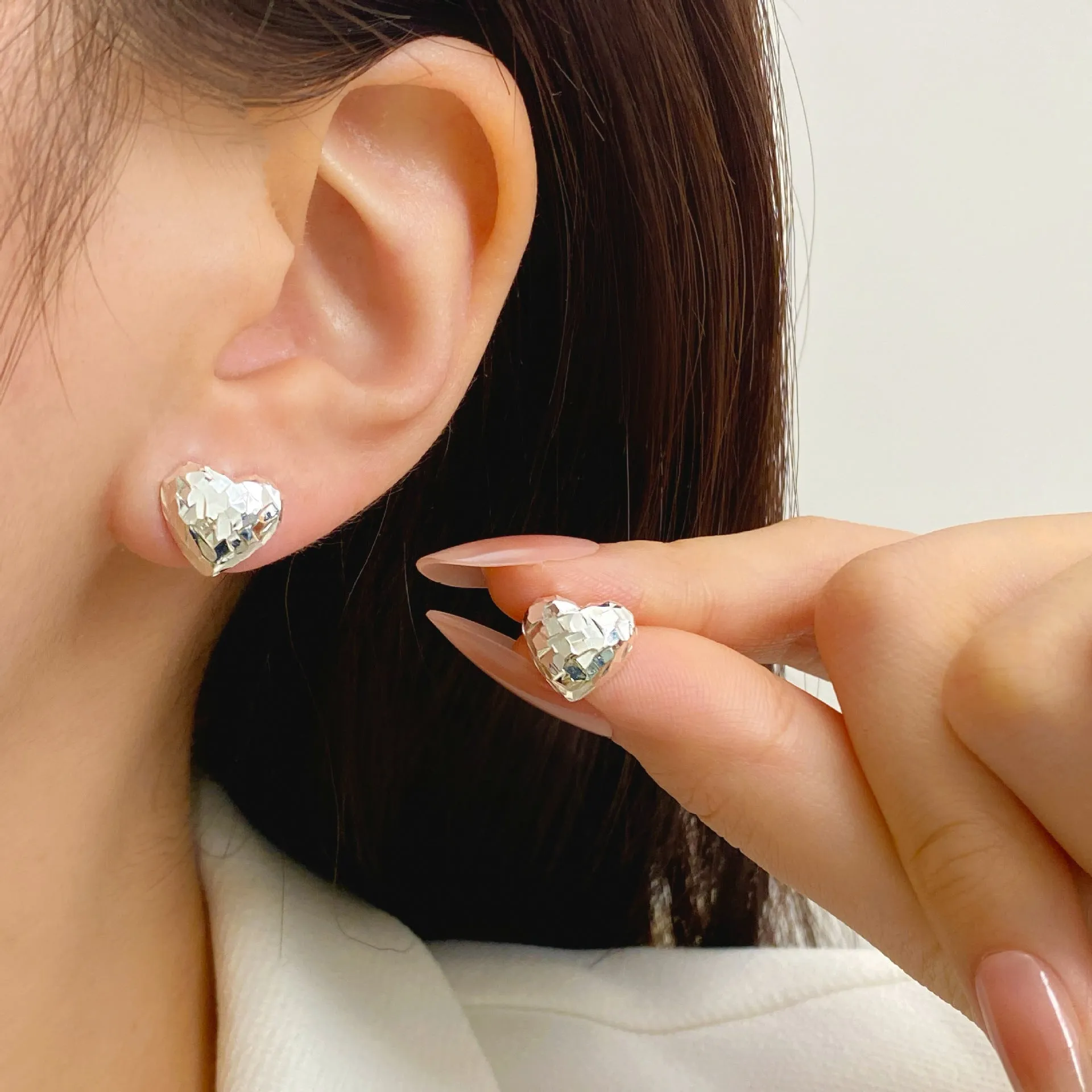 Gold copper heart shaped ear clips without ear holes on non-pierced earlobe, simple style