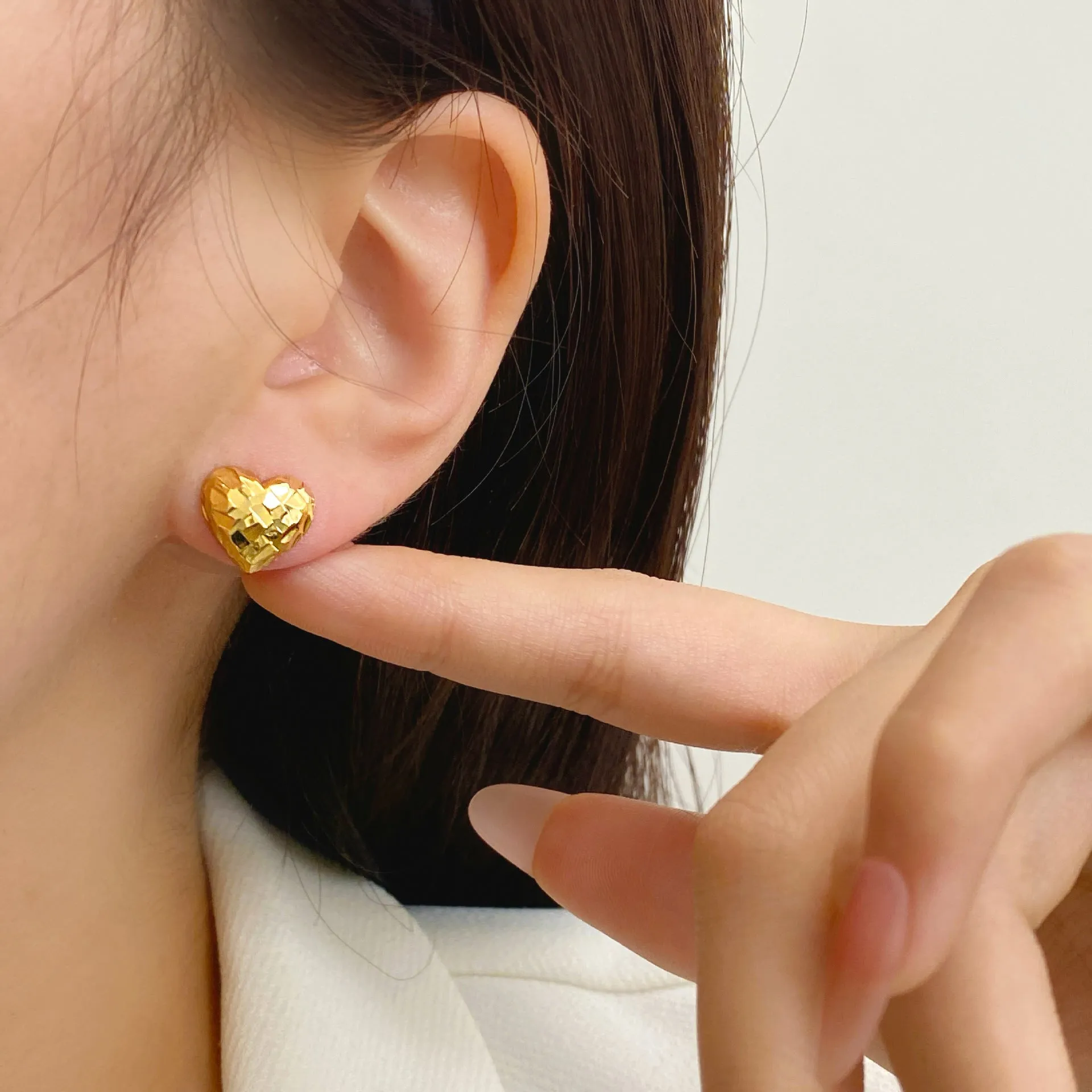 Gold copper heart shaped ear clips without ear holes on non-pierced earlobe, simple style