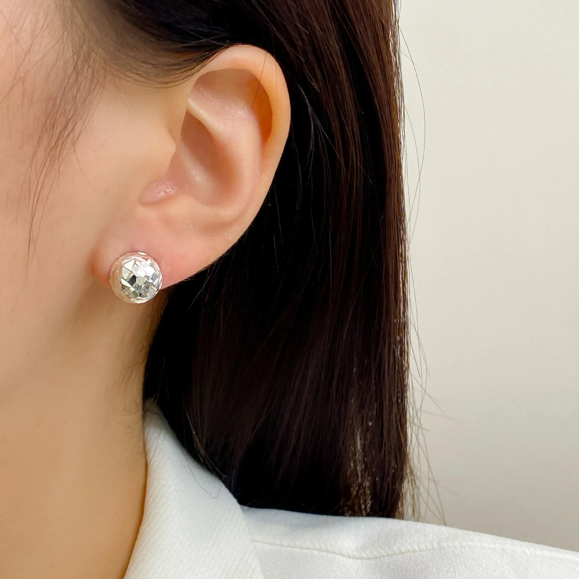 Gold copper heart shaped ear clips without ear holes on non-pierced earlobe, simple style
