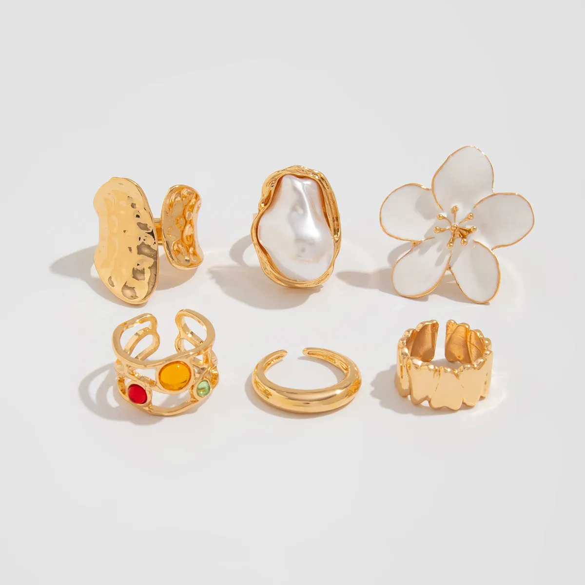 Women open flower ring with imitation pearl centrepiece in gold alloy band