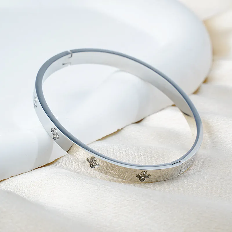 European and American four-leaf clover diamond bracelet in stainless steel with electroplated finish, available in gold, rose gold, or steel