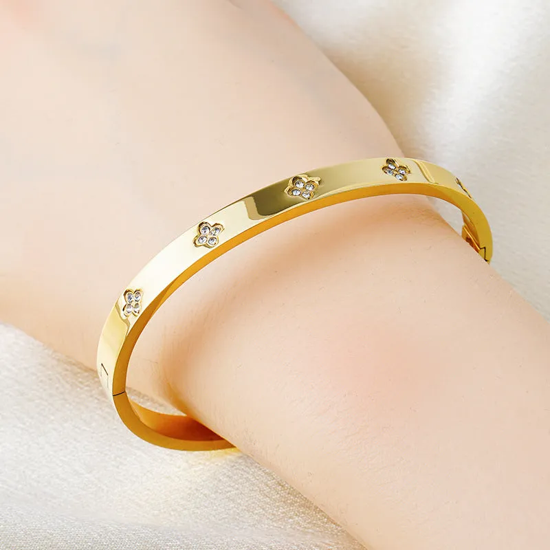 European and American four-leaf clover diamond bracelet in stainless steel with electroplated finish, available in gold, rose gold, or steel