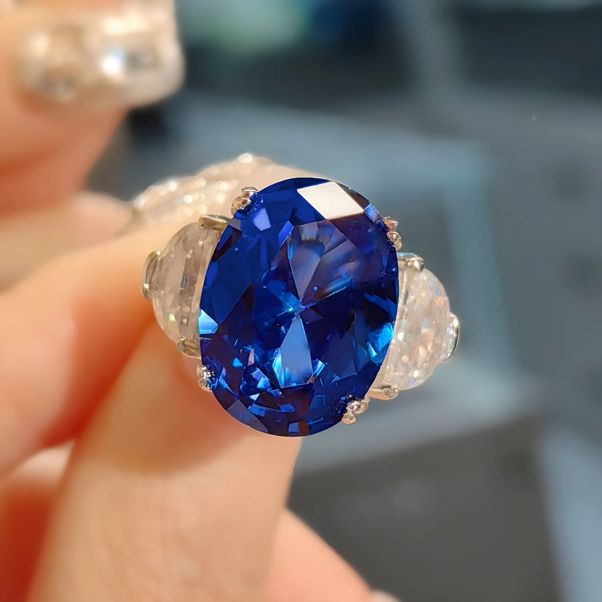 Blue geometric copper band ring with diamond setting for women