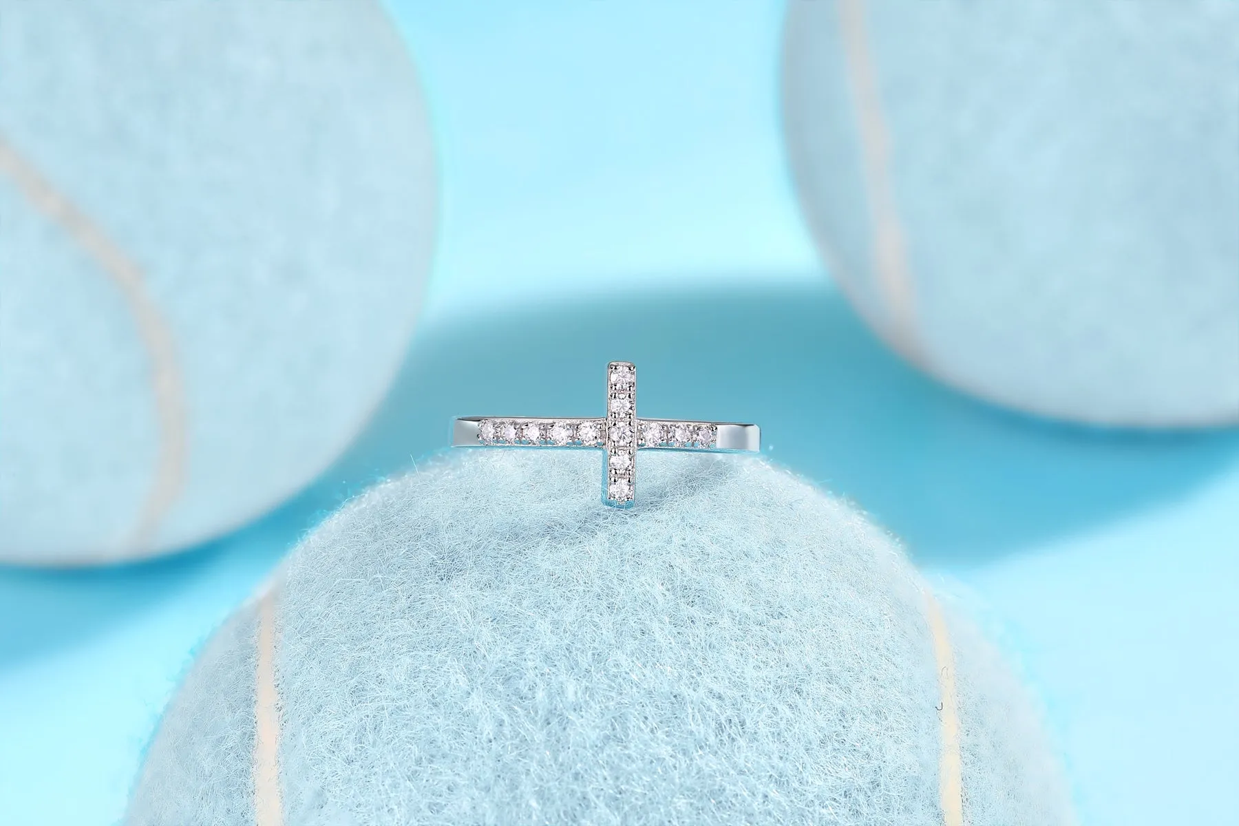 The Holy Light Cross wedding ring set with moissanite stone in gold-plated S925 silver on gift box