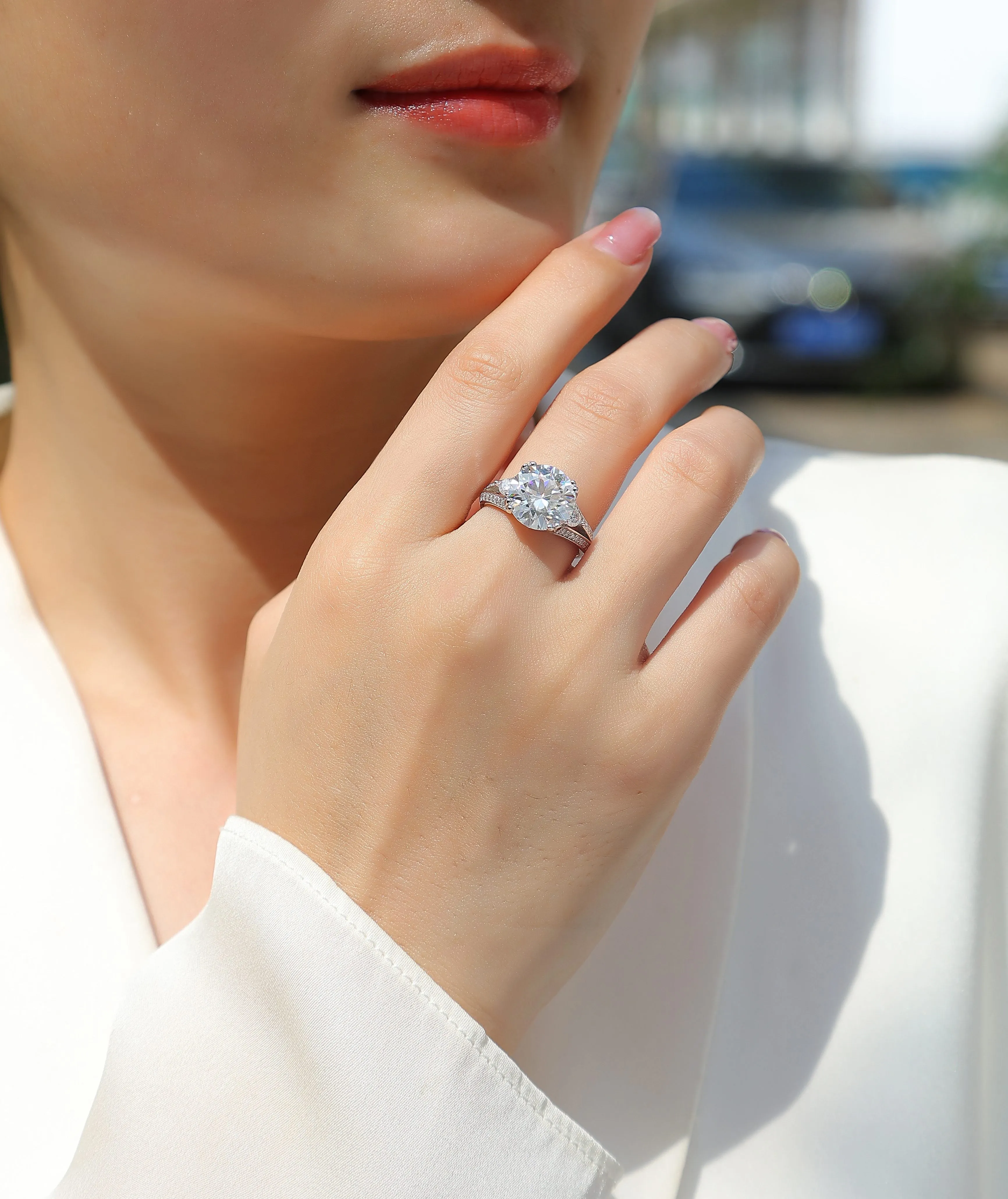 5-carat moissanite wedding ring in S925 silver with gold plating on white background