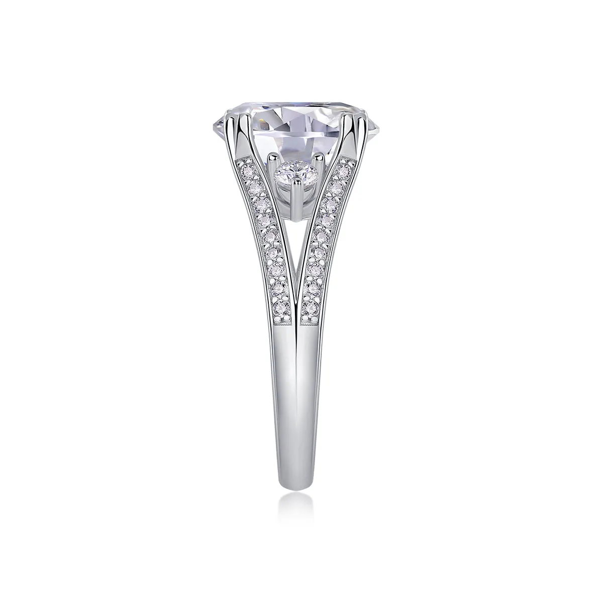 5-carat moissanite wedding ring in S925 silver with gold plating on white background