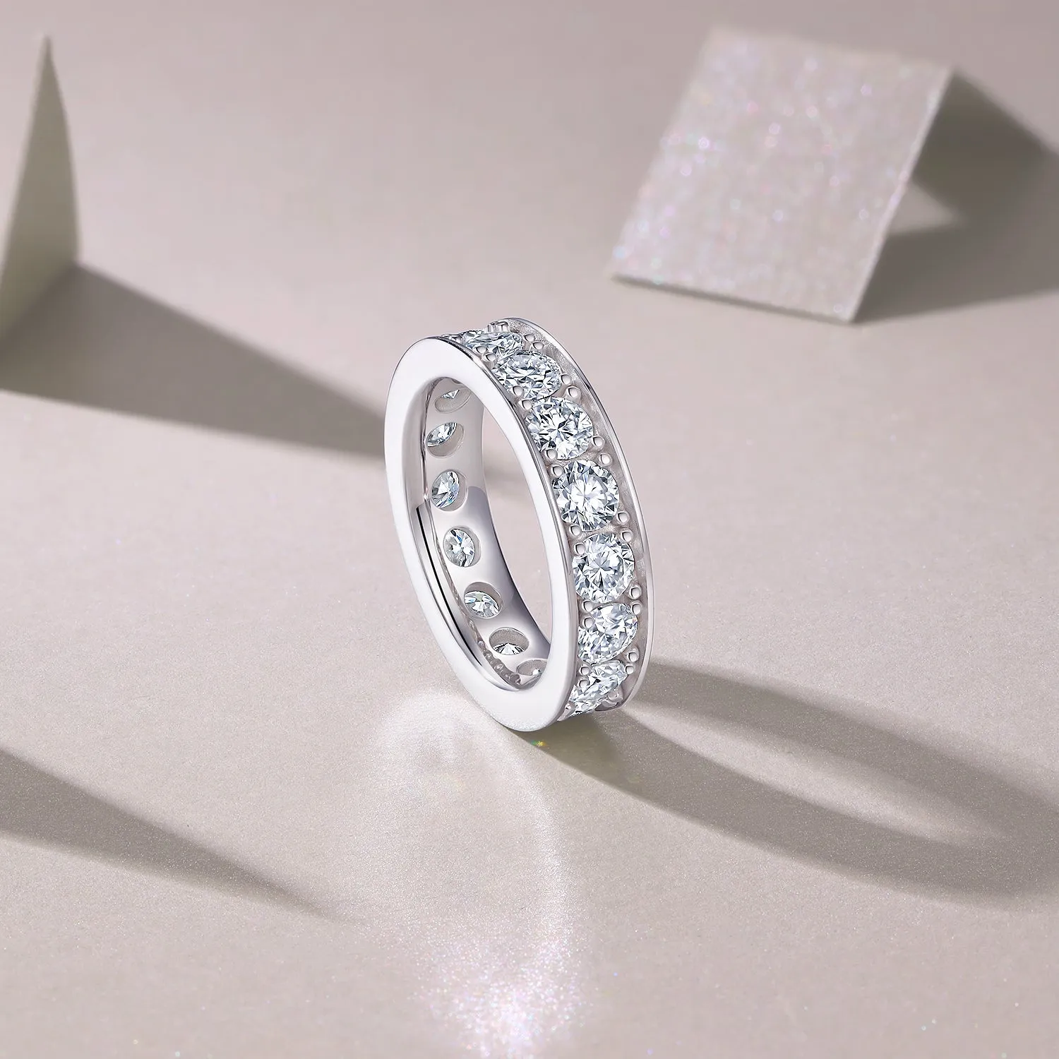 Flowing Cloud Passion wedding ring set with 0.3-carat moissanite in S925 silver with platinum plating on white background