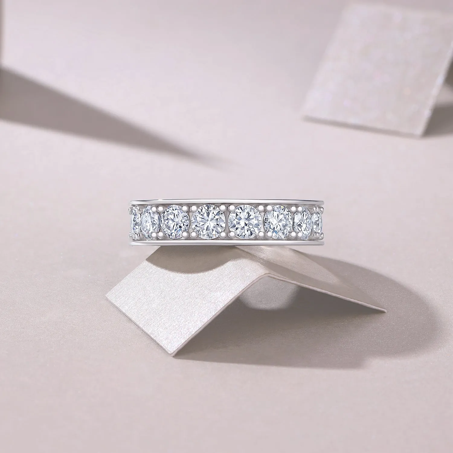 Flowing Cloud Passion wedding ring set with 0.3-carat moissanite in S925 silver with platinum plating on white background