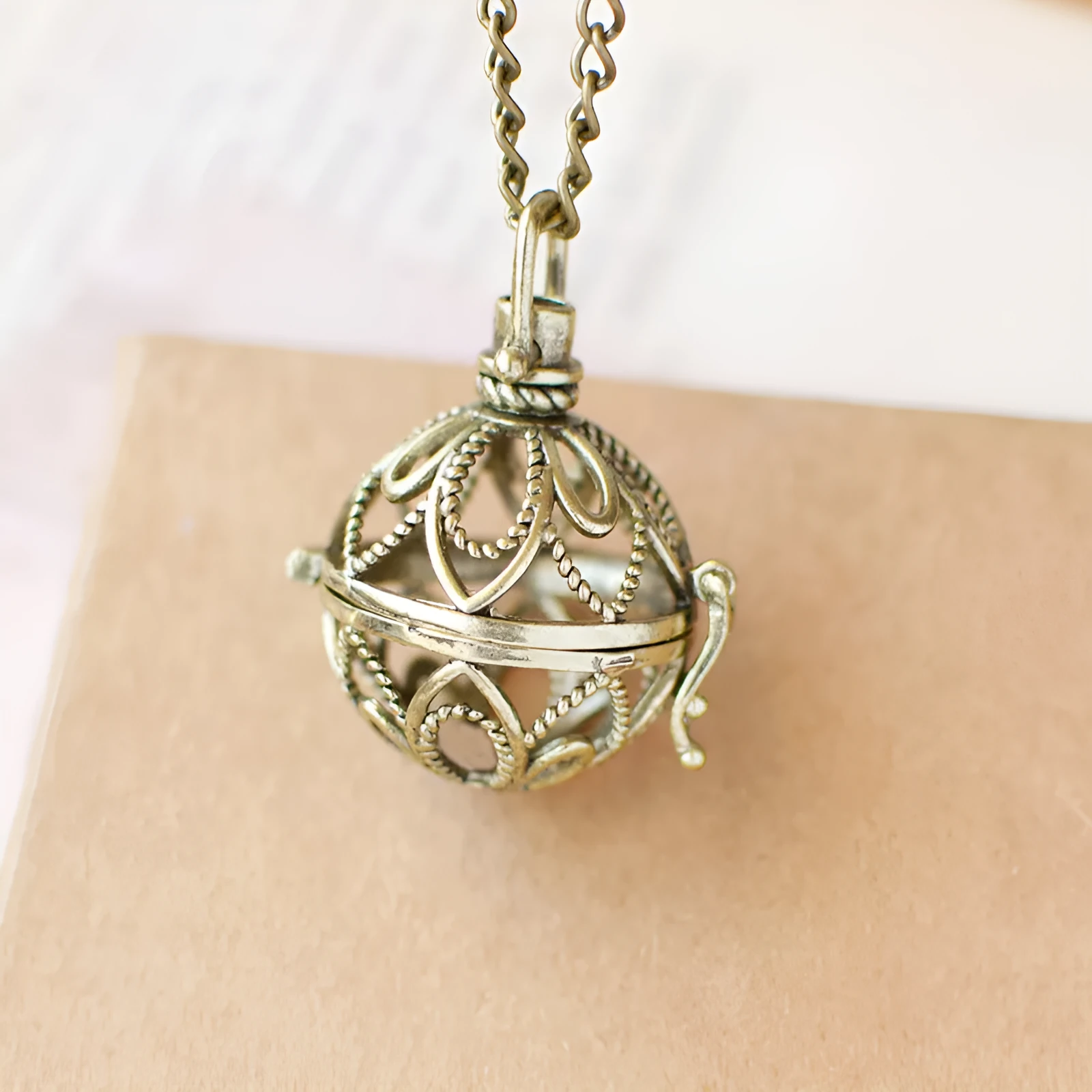 Retro hollowed-out sachet ball pendant necklace in ancient bronze alloy with 70cm chain and heart shape