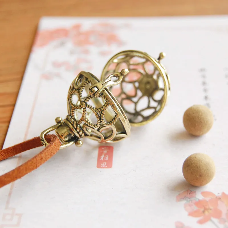Retro hollowed-out sachet ball pendant necklace in ancient bronze alloy with 70cm chain and heart shape