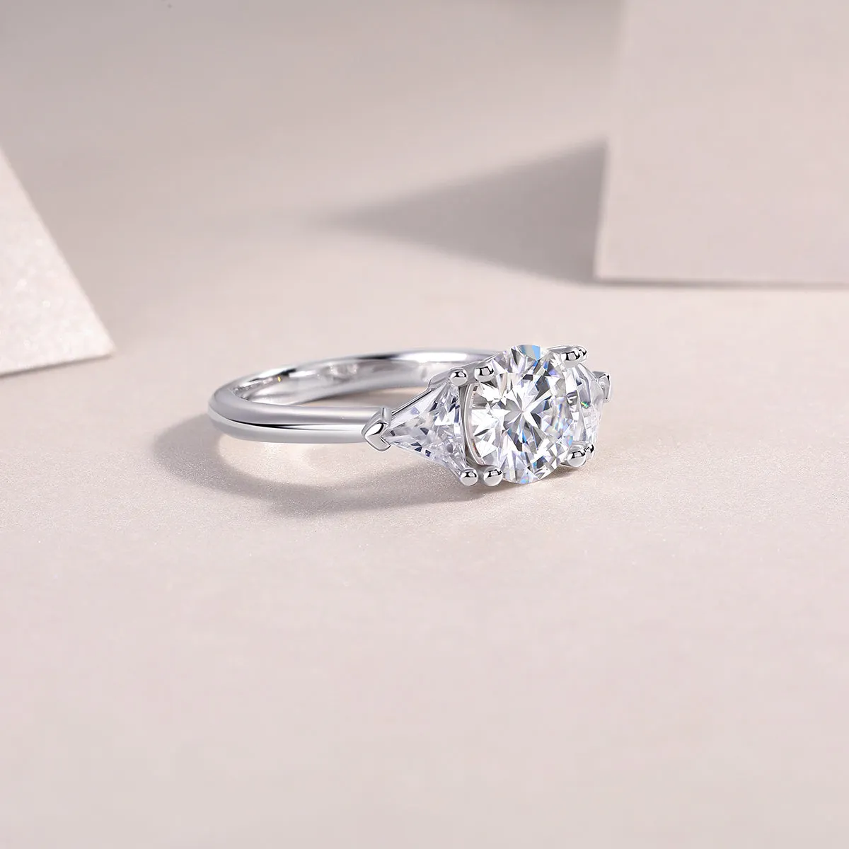 Ocean Diamond 2-carat moissanite wedding ring set in gold-plated S925 silver on a white background