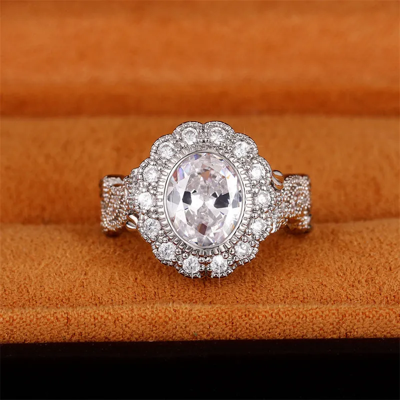 White gold coloured women's ring with round zircon stone and geometric copper design