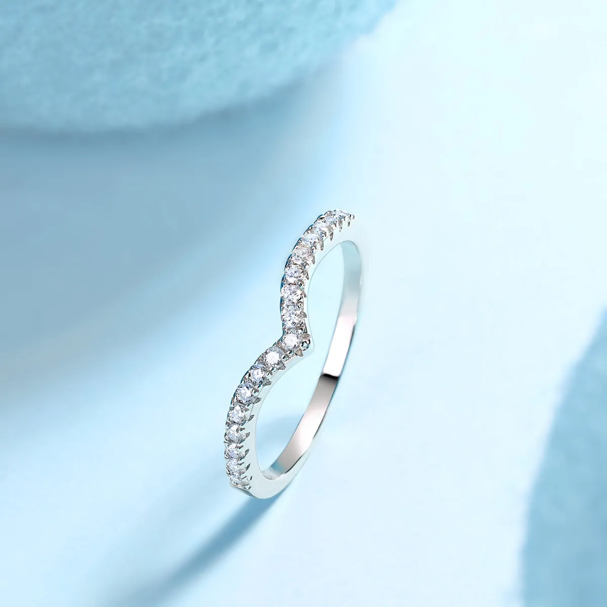 Moissanite wedding ring set on S925 silver with platinum plating, ring size 7, with gift box and GRA certificate