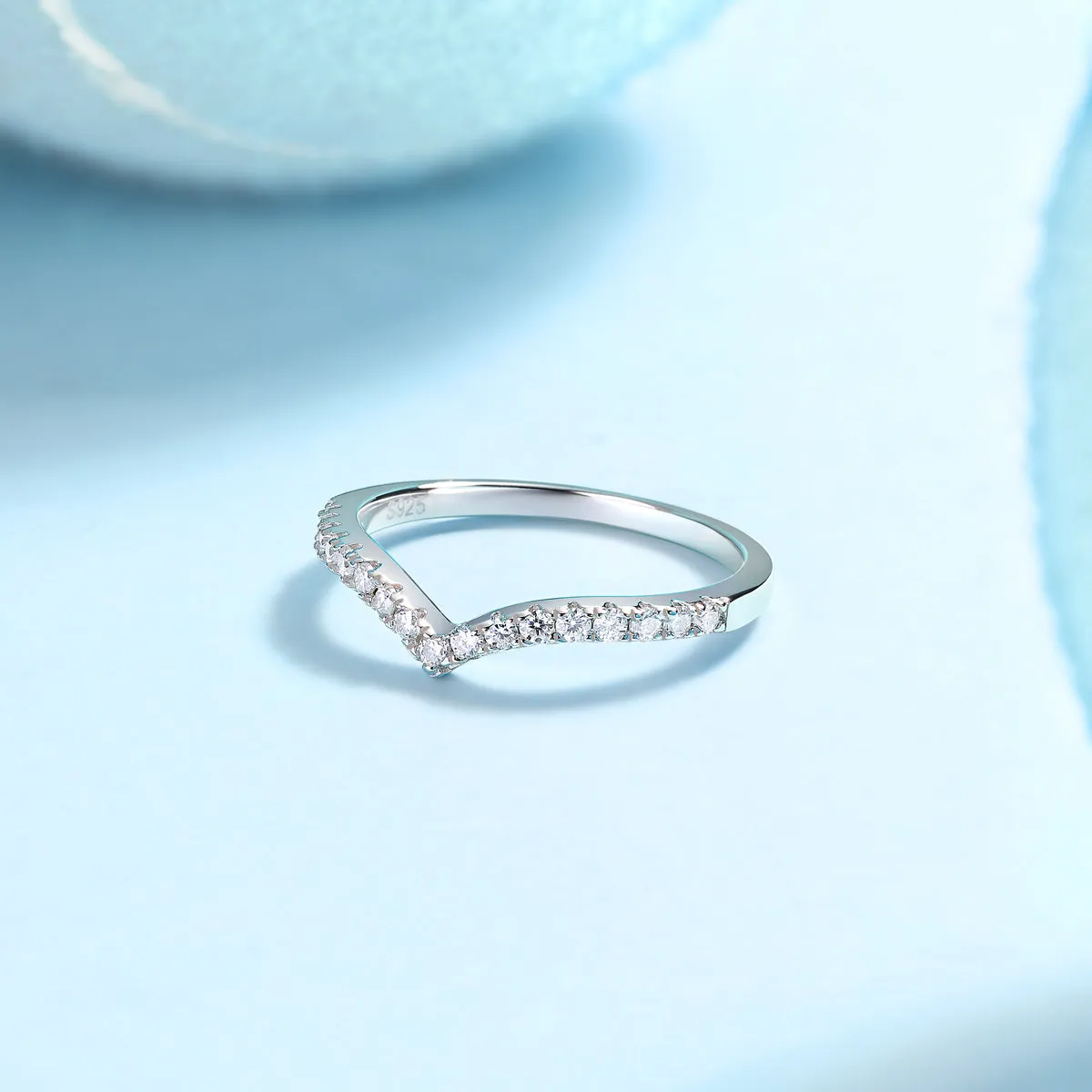 Moissanite wedding ring set on S925 silver with platinum plating, ring size 7, with gift box and GRA certificate