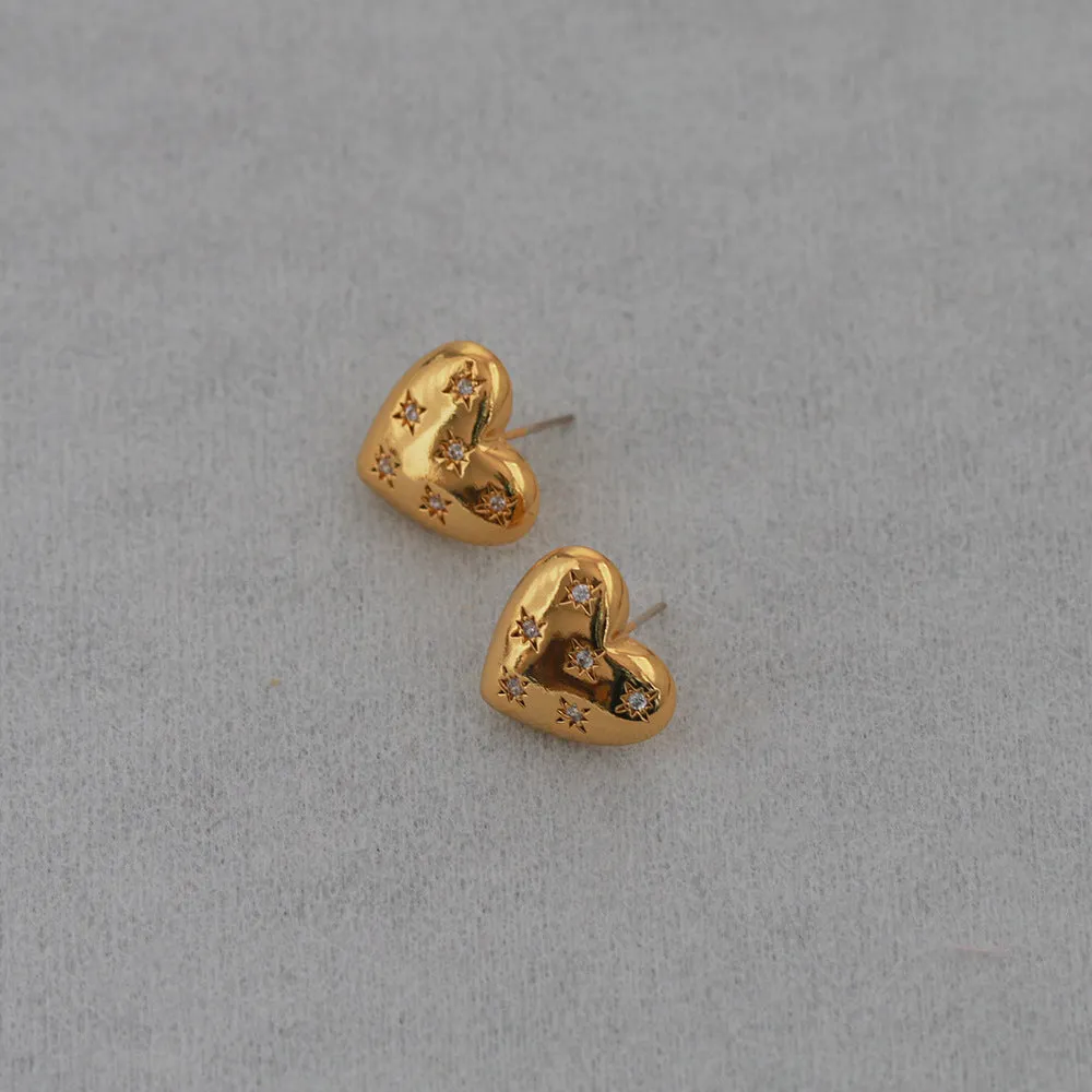 Light luxury 3D high-end copper heart earrings for women, electroplated finish, silver stud or clip style