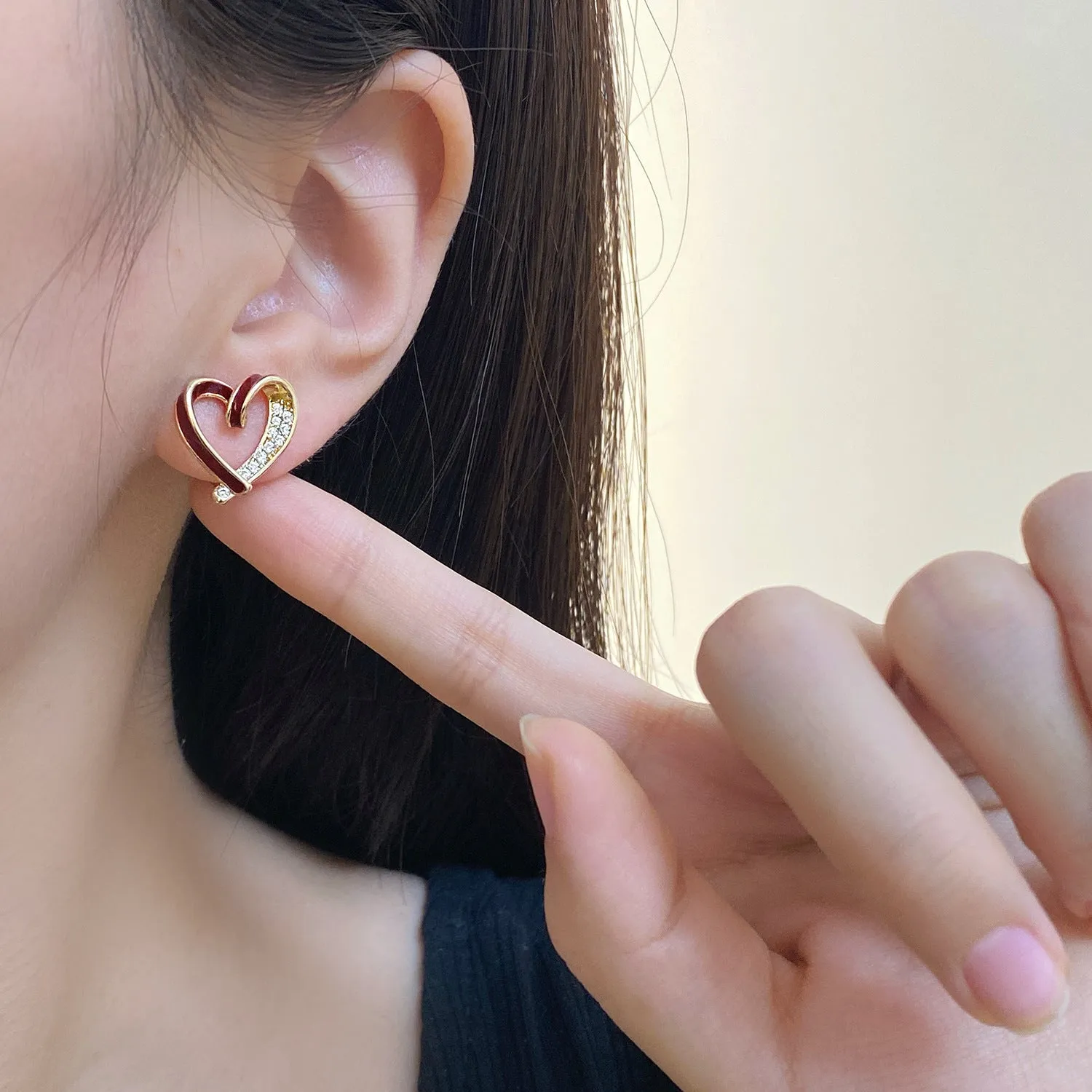 Micro-set zircon asymmetric heart earrings for women, copper base, white colour, ear clip style