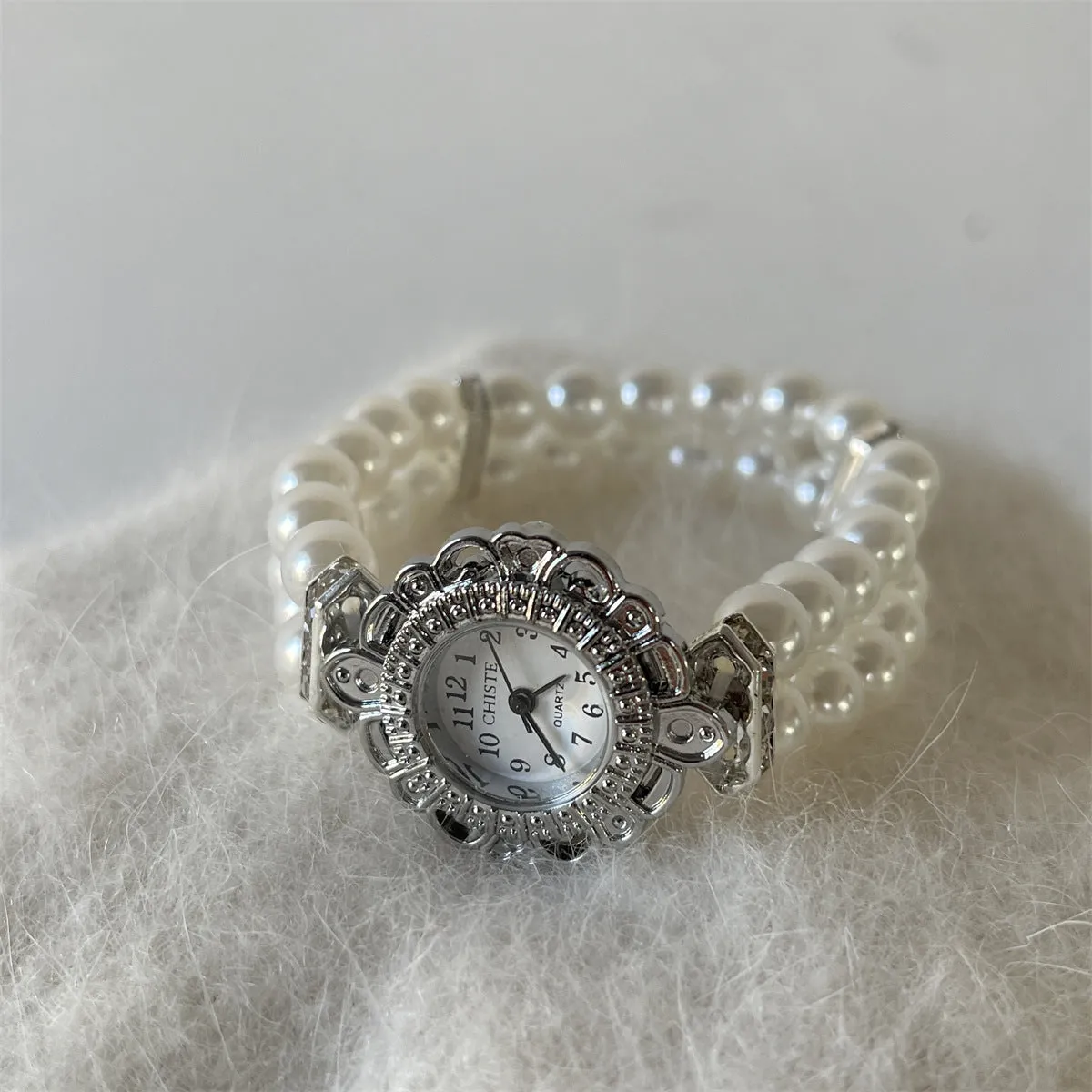 Women's quartz pearl bracelet watch with alloy case and glass mirror face