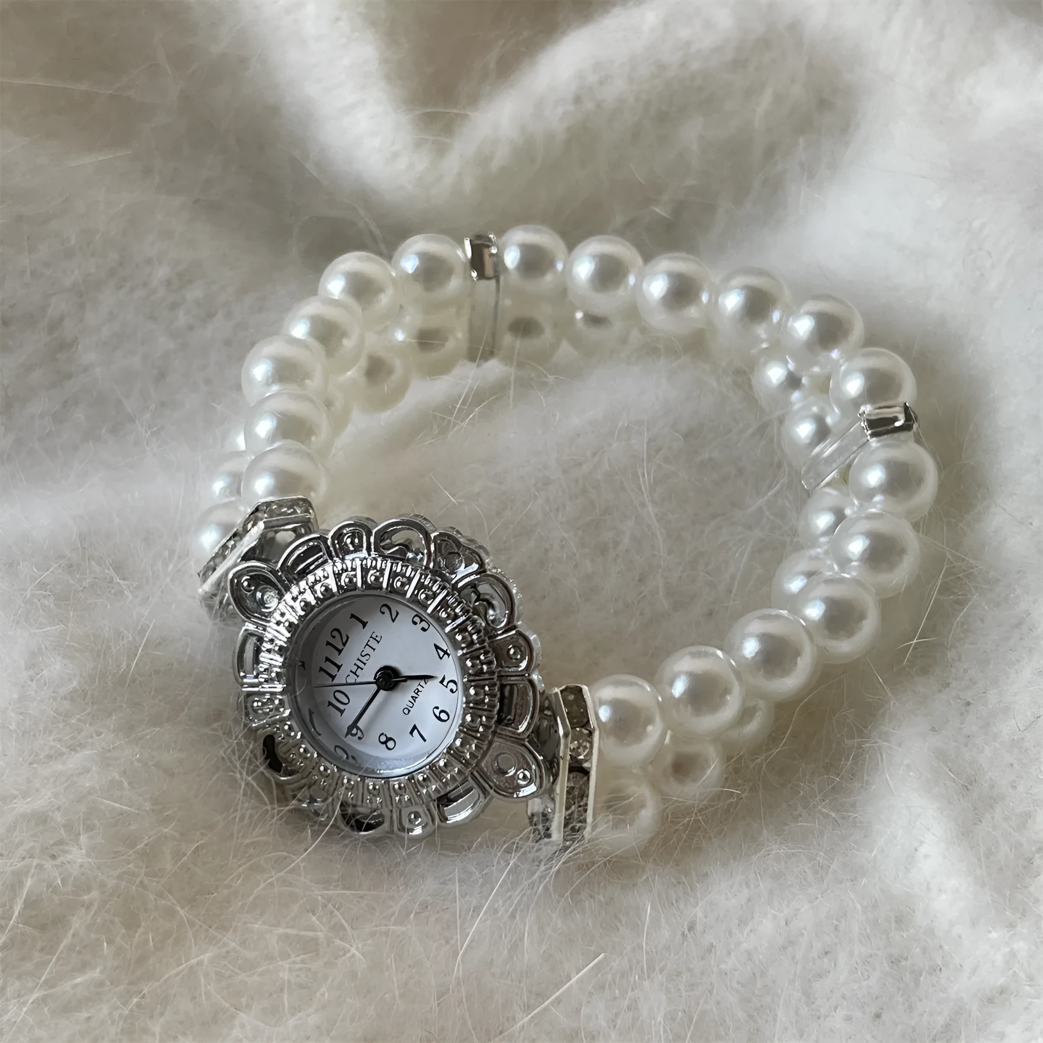 Women's quartz pearl bracelet watch with alloy case and glass mirror face
