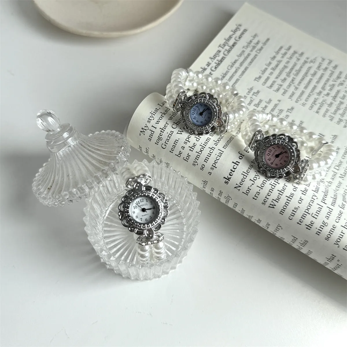 Women's quartz pearl bracelet watch with alloy case and glass mirror face