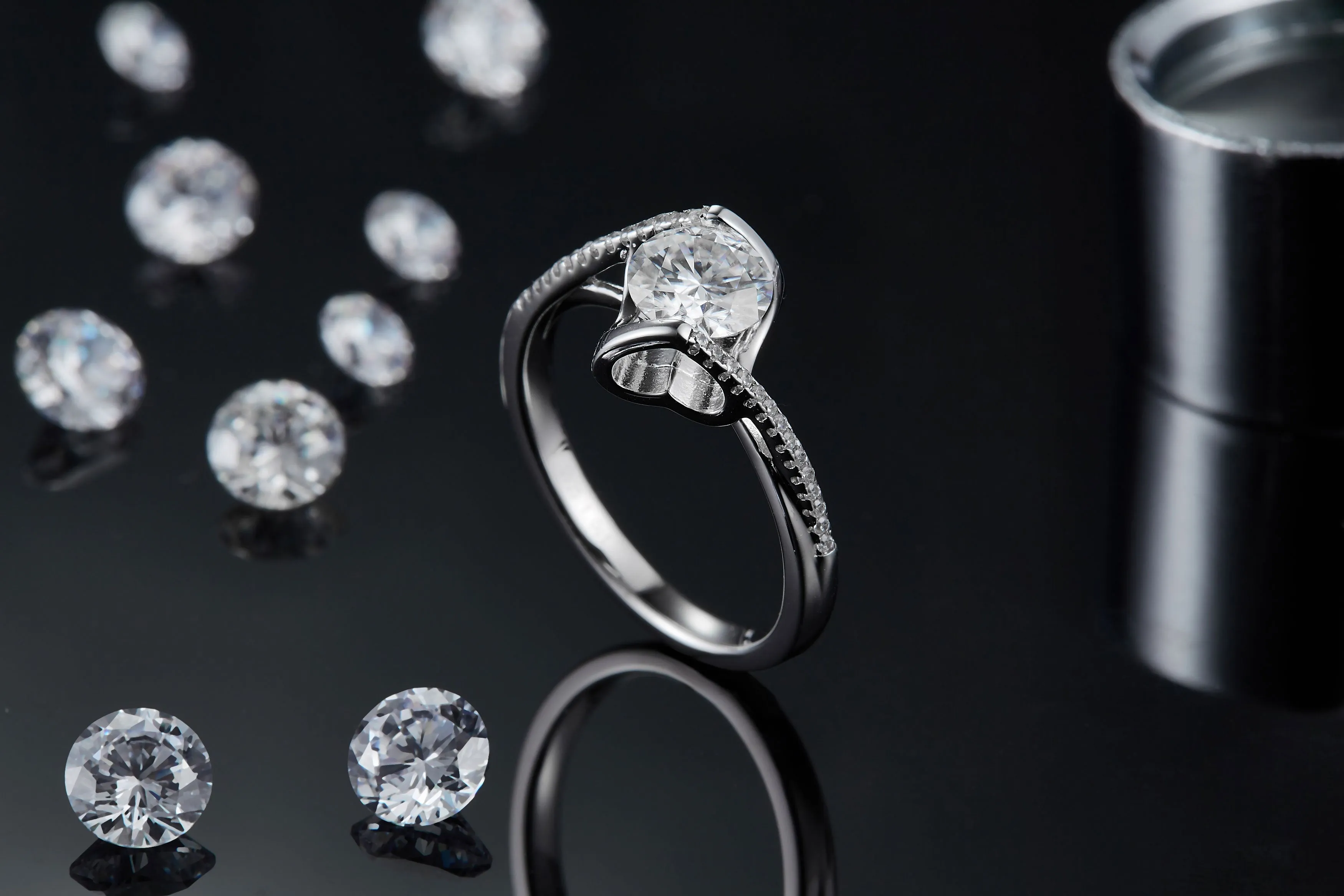 1-carat moissanite wedding ring set on S925 silver with platinum plating, gift box included