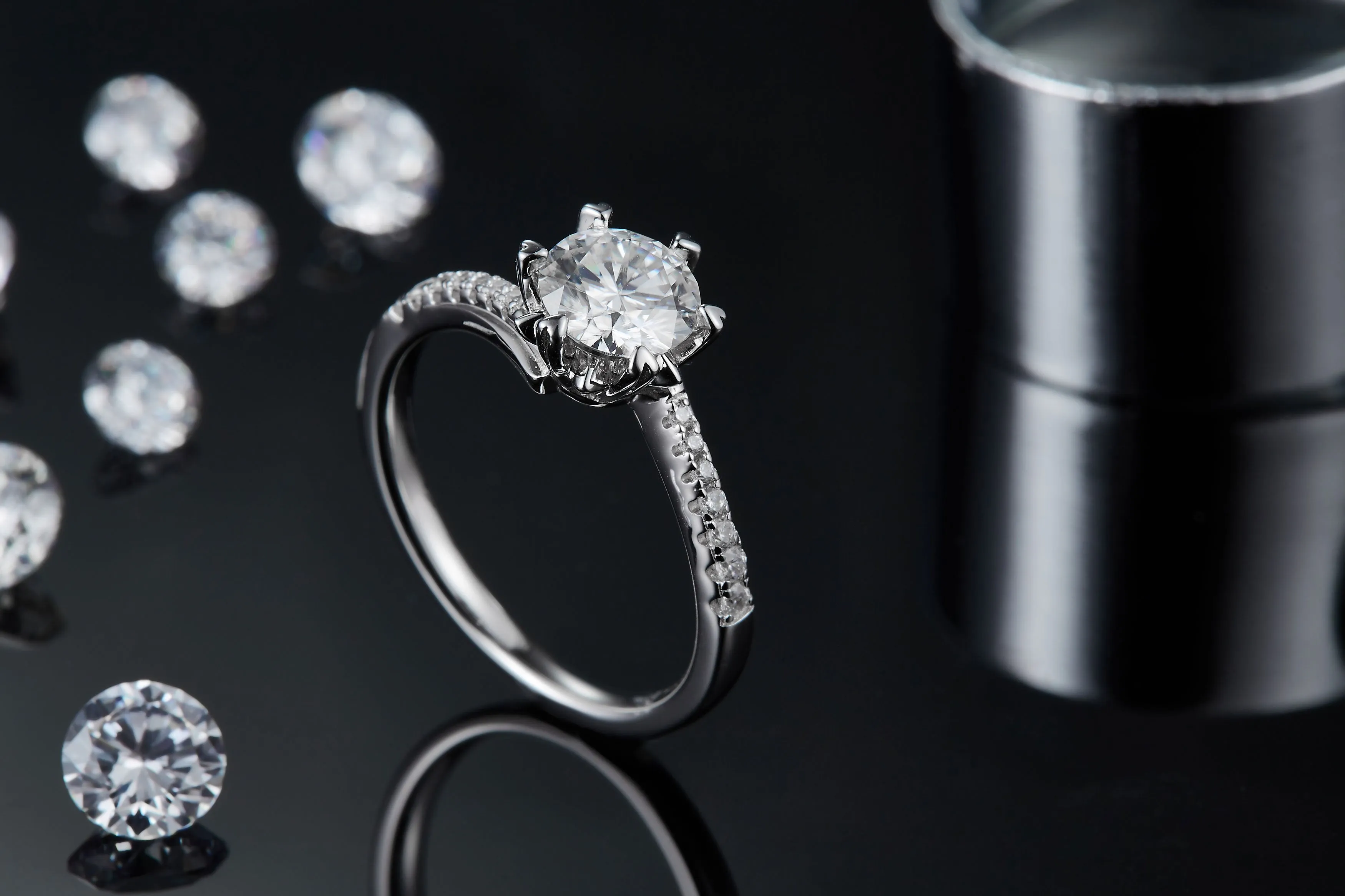 Snowflake Dance 1-carat moissanite wedding ring set on S925 silver with platinum plating and gift box